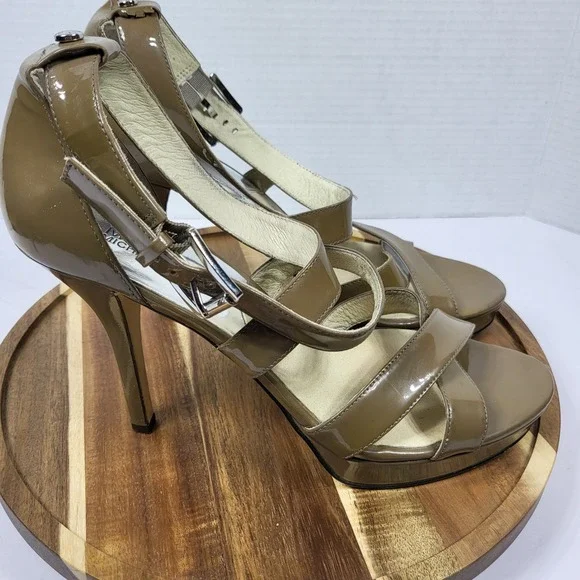 Michael Kors ST15F Olive Tan Patent Leather Multi Strap Platform Sandals Size 9M - Picture 3 of 13